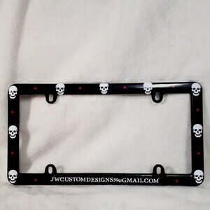 Skull's With Canada Leaves License Plate Frame
